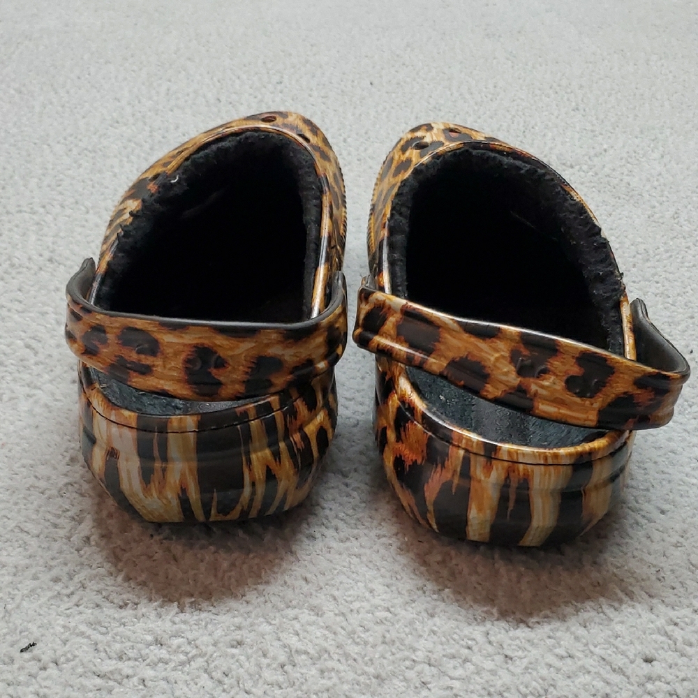 CROCS Kids Leopard Pattern Slippers - image 4